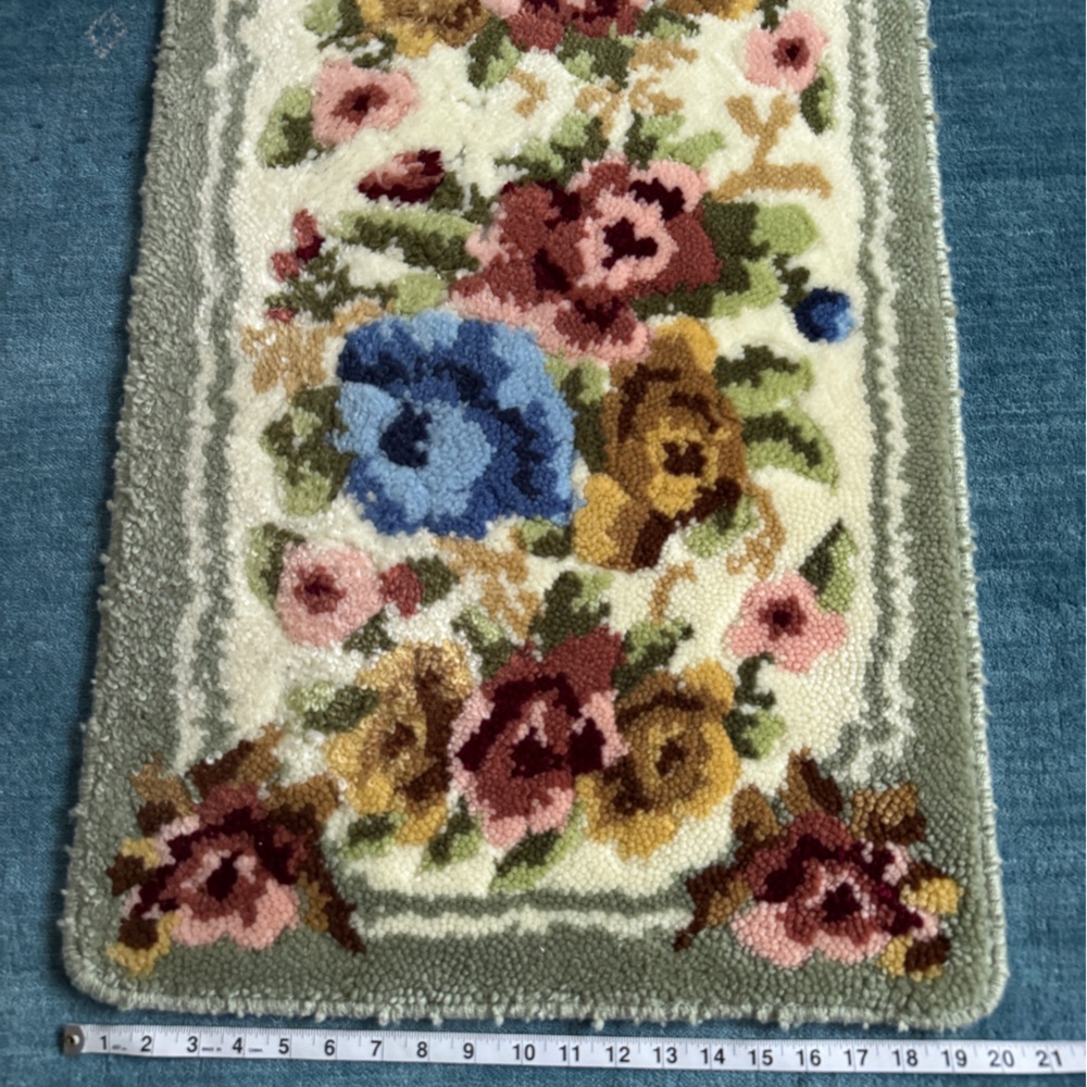 Tufted Floral Rug - Picture 10 of 11